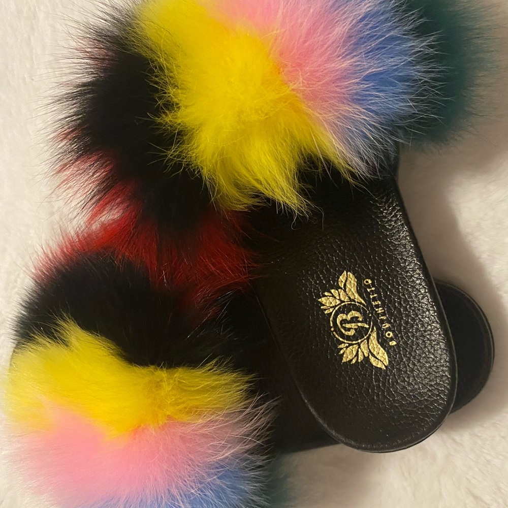 Fur Slides w/Fanny